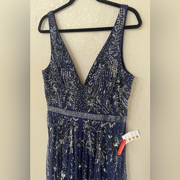 New Mac Duggal Beaded Plunge Neck Gown In Midnight Size 12 - Picture 6 of 11